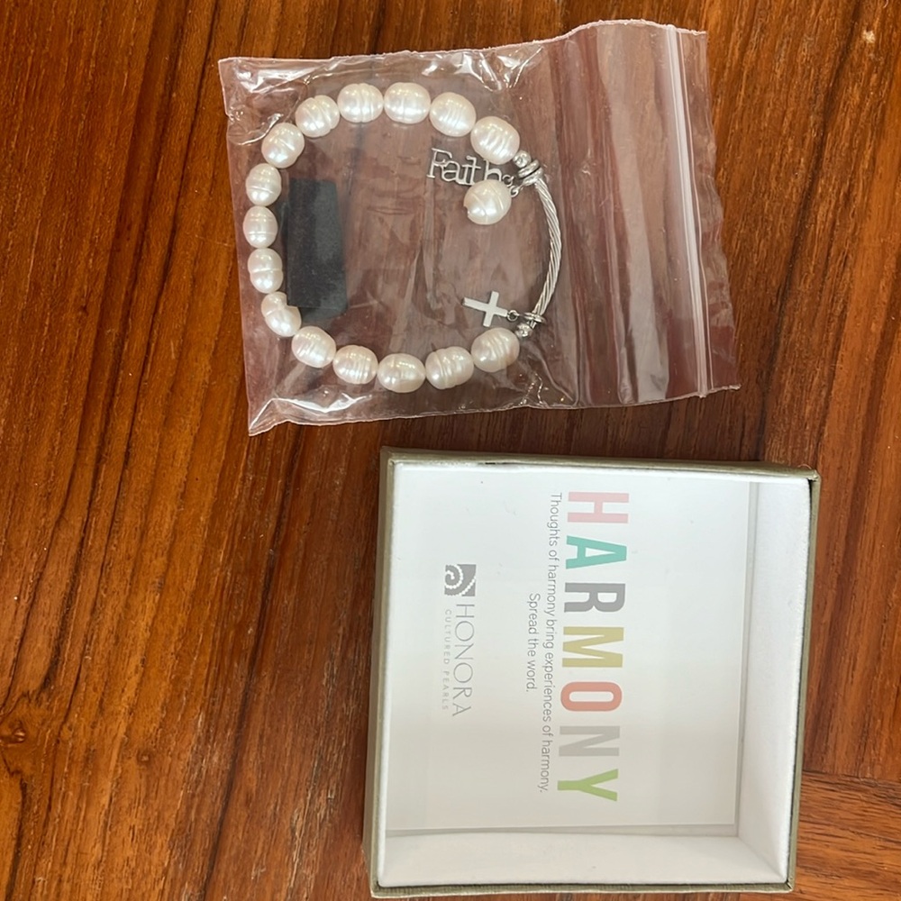 NIB honora collection freshwater pearl charm bracelet